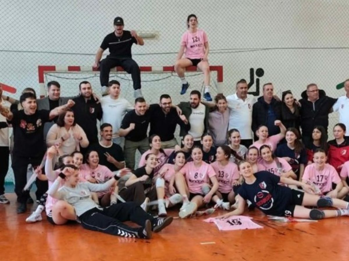 &Omicron; &Alpha;&Omicron; &Pi;&rho;&omicron;&sigma;&omicron;&tau;&sigma;ά&nu;&eta;&sigmaf; &chi;&tau;&upsilon;&pi;ά&epsilon;&iota; &tau;&eta;&nu; &pi;ό&rho;&tau;&alpha; &tau;&eta;&sigmaf; &Alpha;1 &Gamma;&upsilon;&nu;&alpha;&iota;&kappa;ώ&nu;