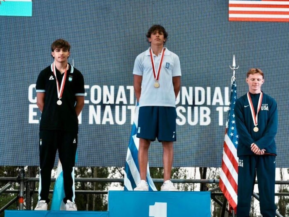 Ο αθλητής του Ναυτικού Ομίλου Βουλιαγμένης Γιάννης Κουσαθανάς στην κορυφή του κόσμου