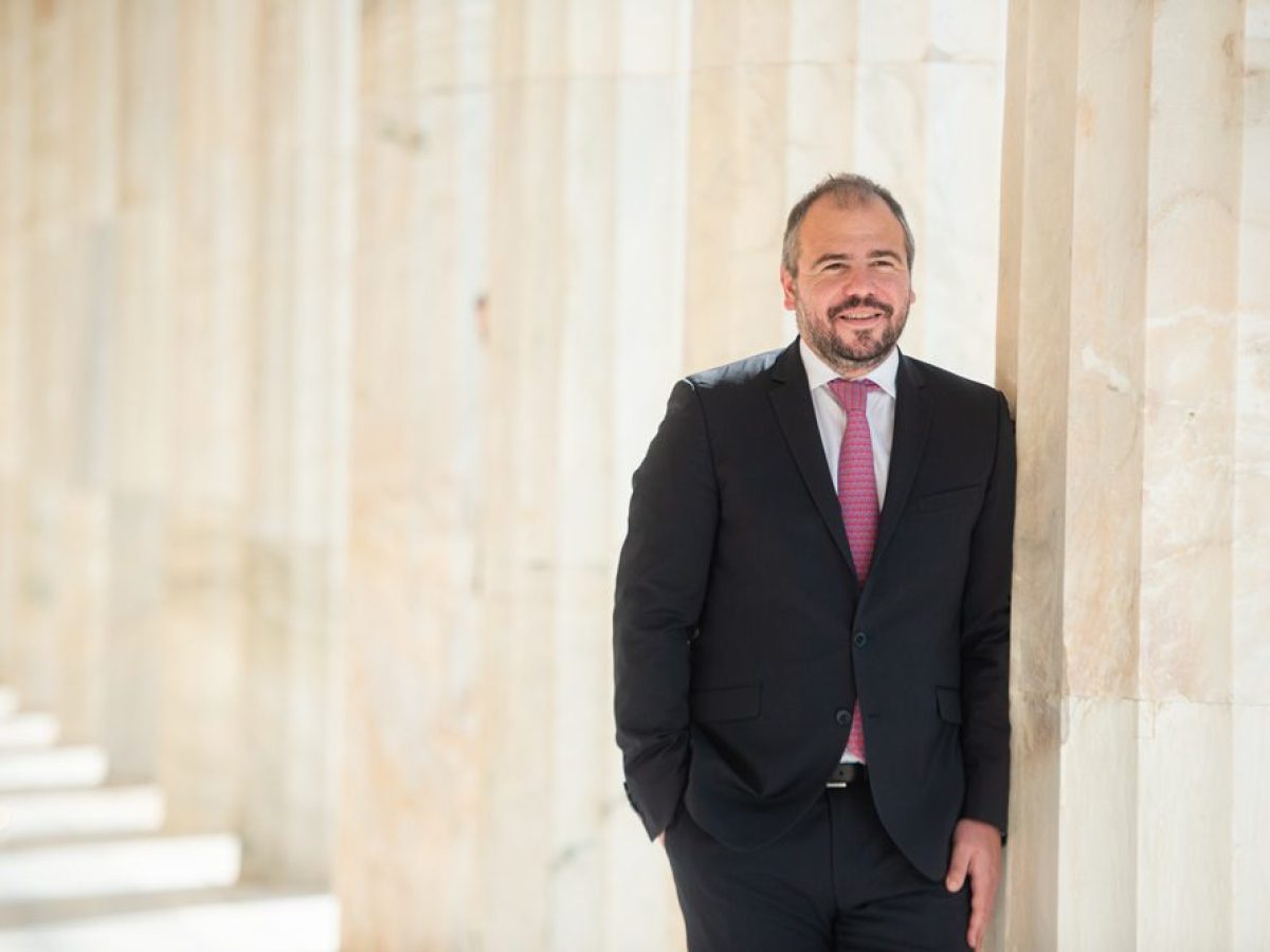 Ο Φίλιππος Φόρτωμας φέρνει στη Βουλή το θέμα της καθυστέρησης στις πληρωμές του μεταφορικού ισοδύναμου