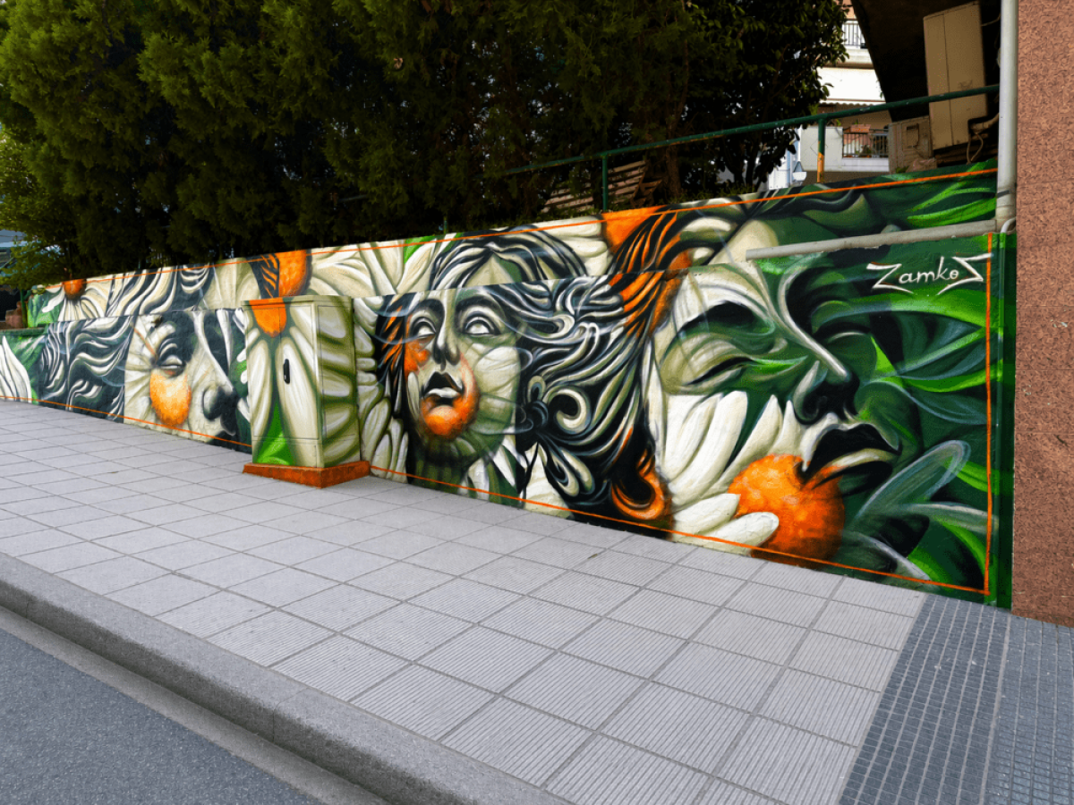 Ο Γιάννης Ζάμκος συνεχίζει να δίνει χρώμα στην πόλη με νέο graffiti 