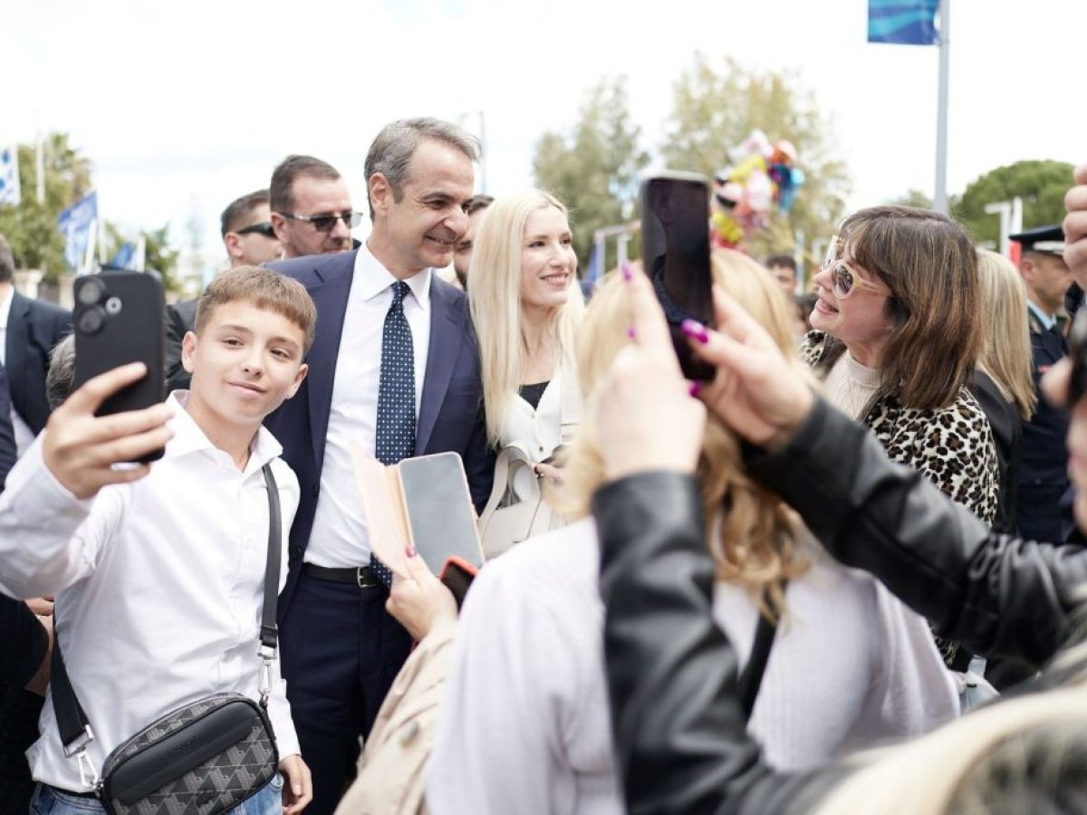 Ο Κυριάκος Μητσοτάκης με την κόρη του στο Μεσολόγγι (video – φωτο)