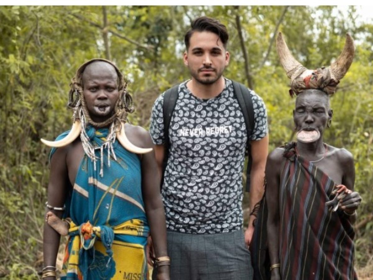 Ο Μιχάλης από την Κω που ταξιδεύει σε όλο τον κόσμο κι επιστρέφει στην Ελλάδα για να μοιράσει τις εμπειρίες του