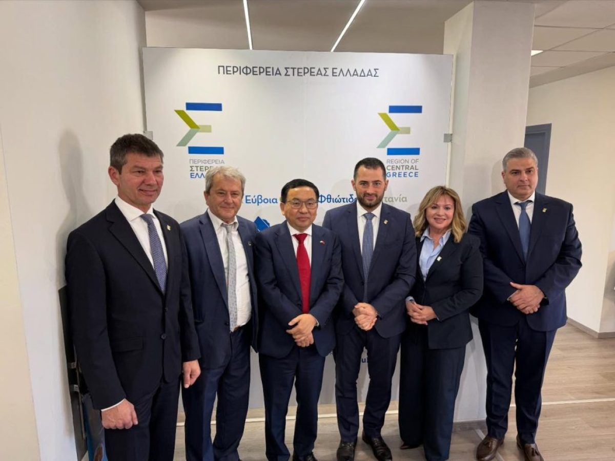 Ο Περιφερειάρχης Στερεάς Ελλάδας Φάνης Σπανός υποδέχθηκε τον εξοχότατο Πρέσβη της Κίνας FangQiu στη Λαμία