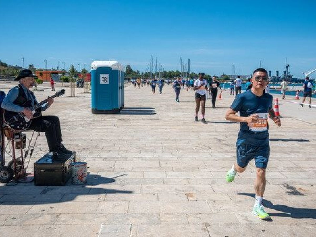 Ο Ποσειδώνιος Ημιμαραθώνιος κάνει έναν Μουσικό Μαραθώνιο δίπλα στο κύμα