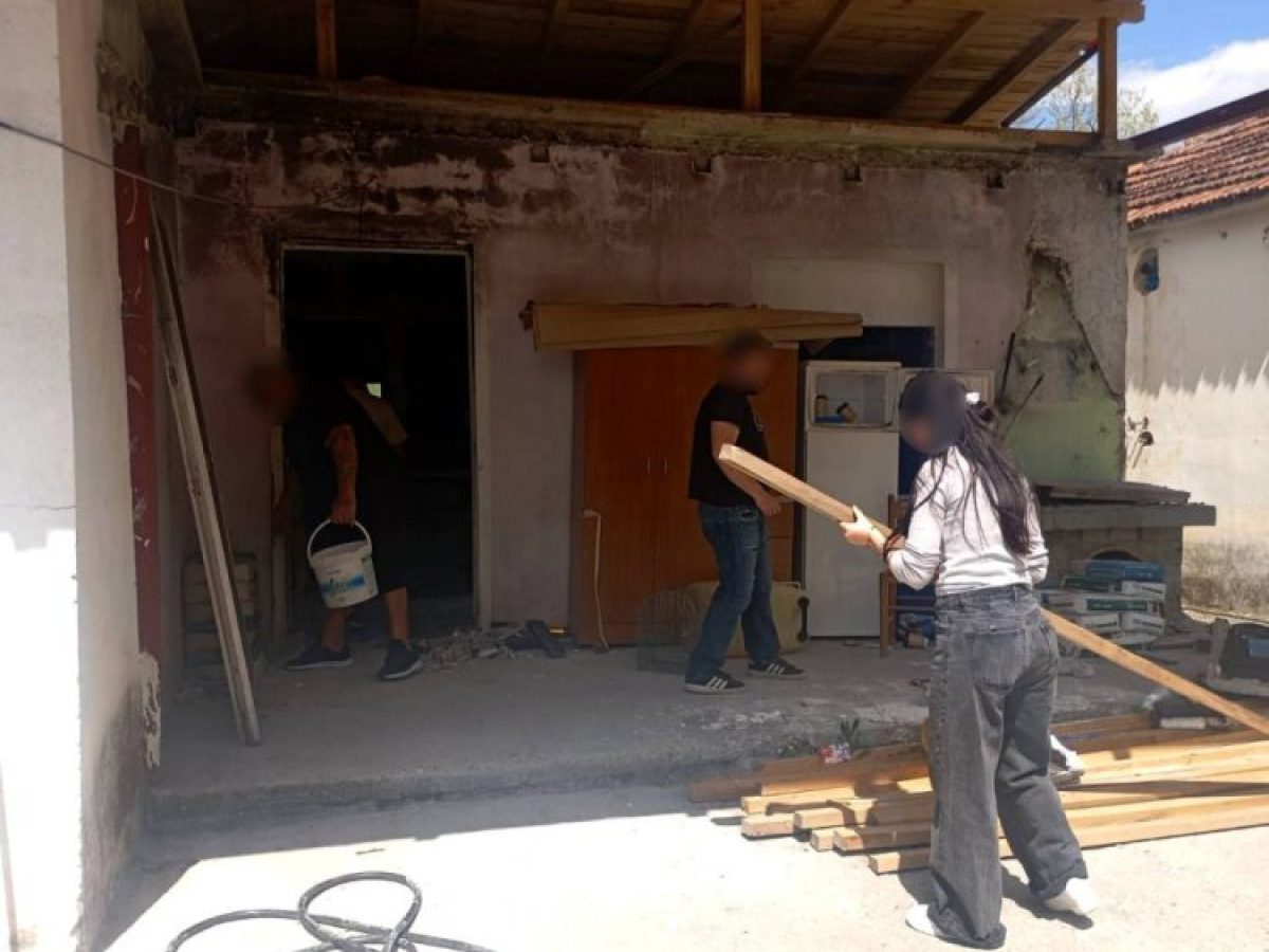 Ο Ρουβίκωνας κοντά σε πυρόπληκτη οικογένεια στην Φήκη – Κάλεσμα στήριξης