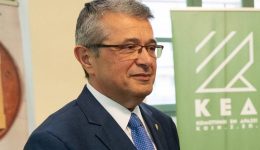 o-samios-kathigitis-manolis-varvounis