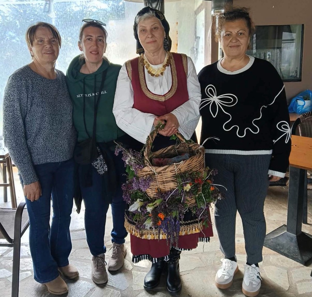 o-sillogos-sarakinas-kratise-zontano