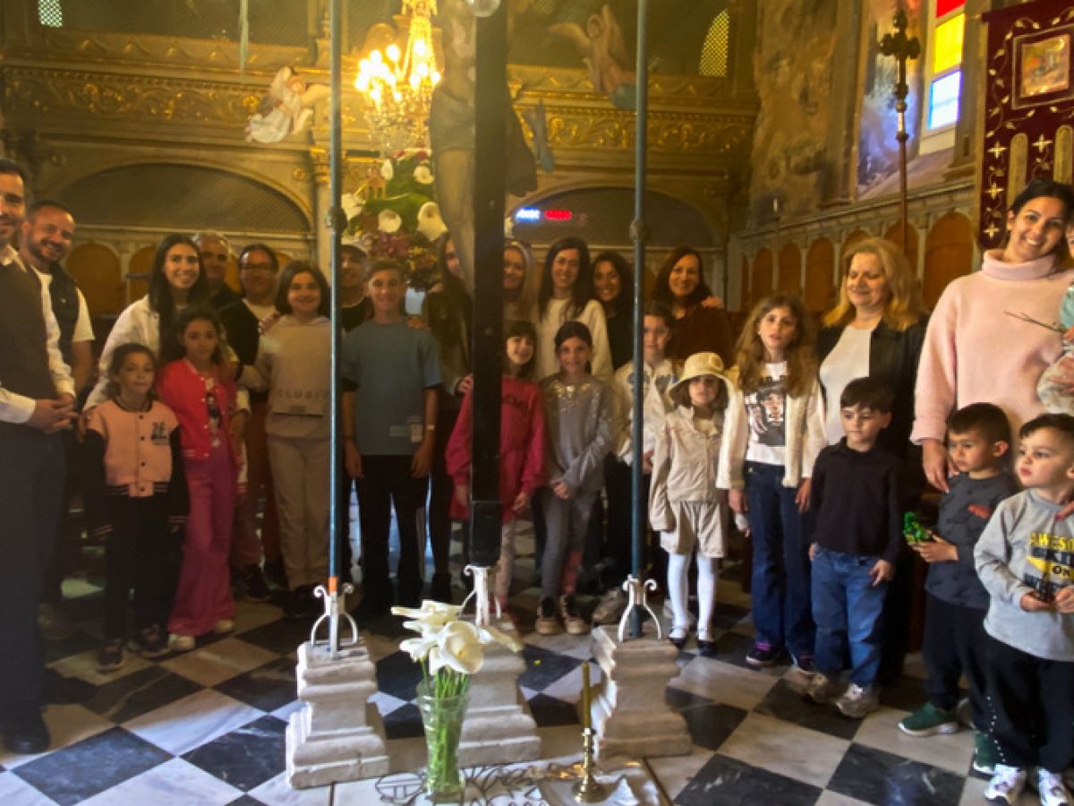 Ο στολισμός του Επιταφίου στα Δαυγάτα