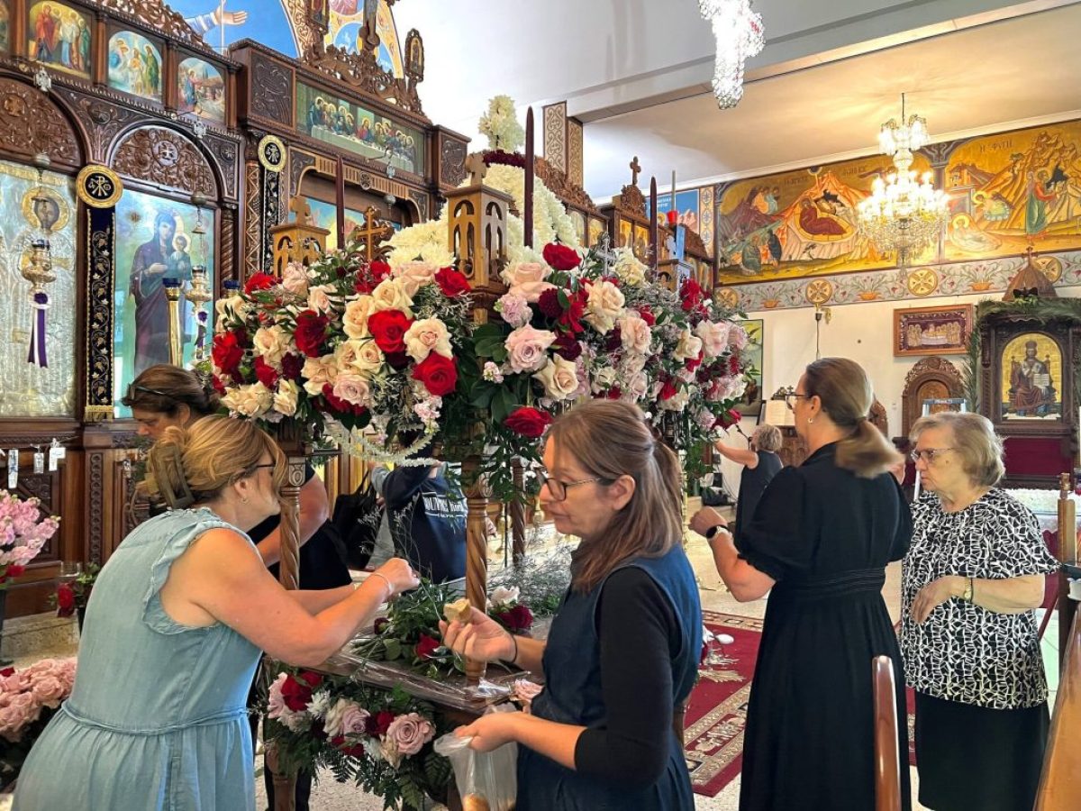 Ο στολισμός του Επιταφίου στις ορθόδοξες εκκλησίες της Αυστραλίας