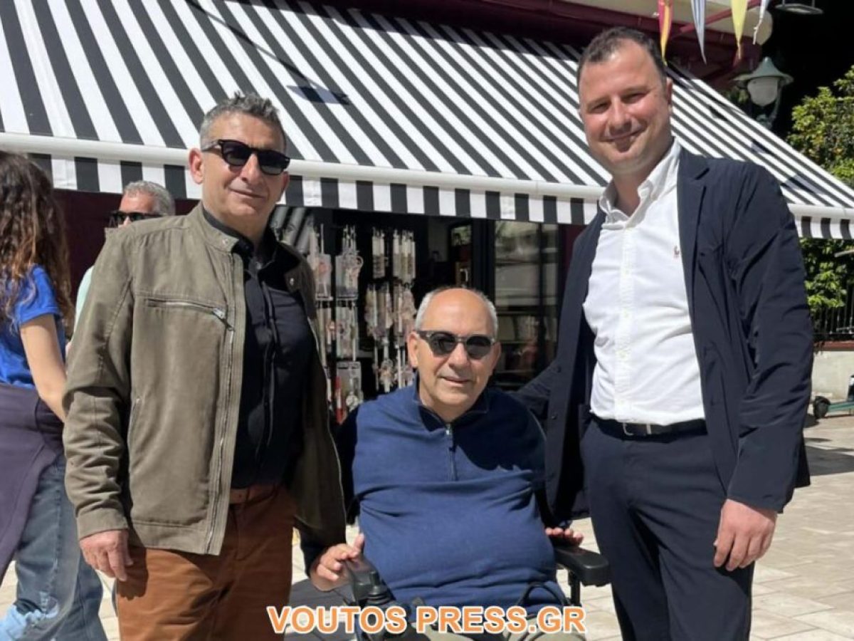 Ο Τάσος Καλογηράτος δίπλα στους επαγγελματίες του Αργοστολίου -Περιοδεία στην τοπική αγορά [εικόνα]