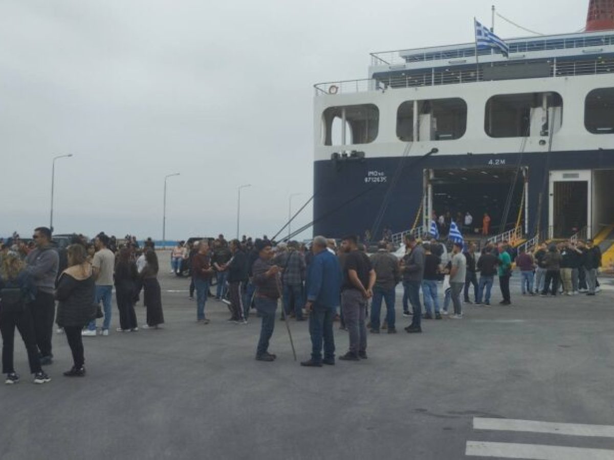 Ομοσπ.Αγρ.Συλλόγων Λέσβου:Αποσπάσαμε μικρές δεσμεύσεις-Ενίσχυση του μπλόκου του λιμανιού