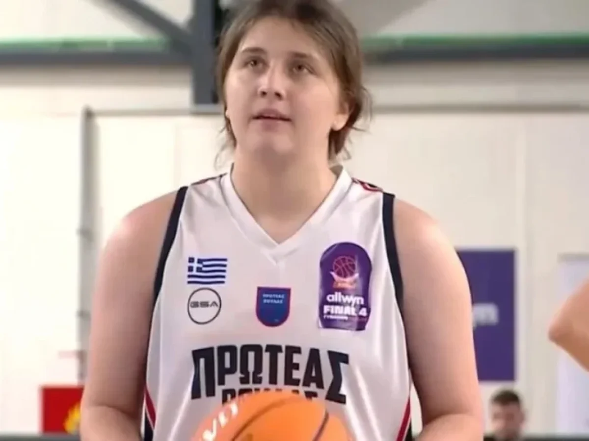 Ωραία σκηνή στον τελικό του μπάσκετ γυναικών: Η Καλτσίδου ζήτησε να γίνει φάουλ στην 17χρονη Αράπογλου ώστε να σκοράρει