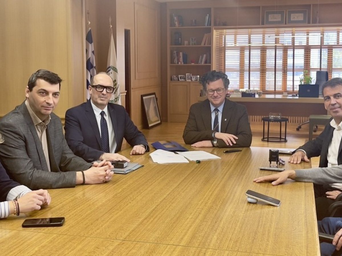 Ορεστιάδα: Υπογράφηκε η σύμβαση εγκατάστασης ηλεκτροφωτισμού LED, με την εταιρεία της οικογένειας Δαστερίδη