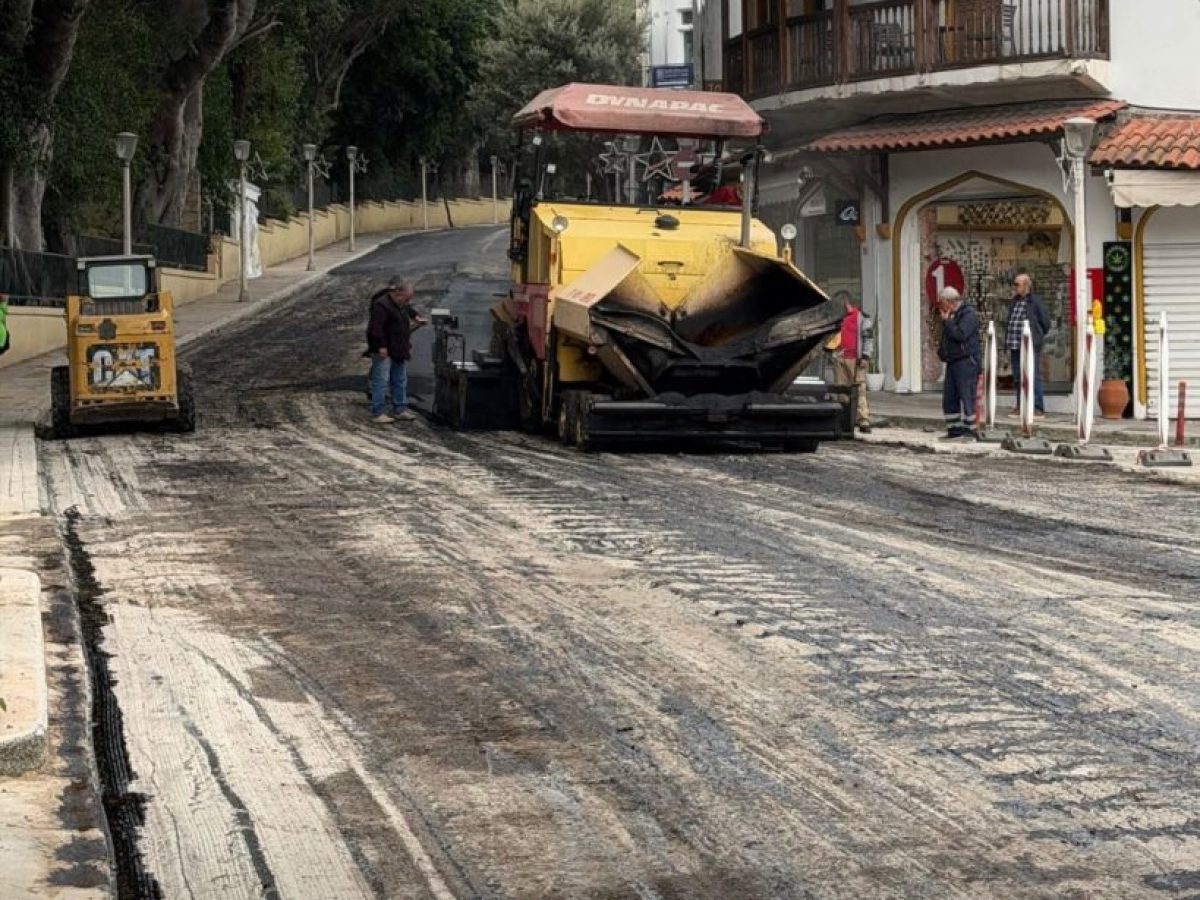 Οριστικό τέλος στην “πληγή” του καταθλιπτικού αγωγού έβαλε η Δημοτική Αρχή με παράλληλες εργασίες αναβάθμισης οδοστρωμάτων και πεζοδρομίων