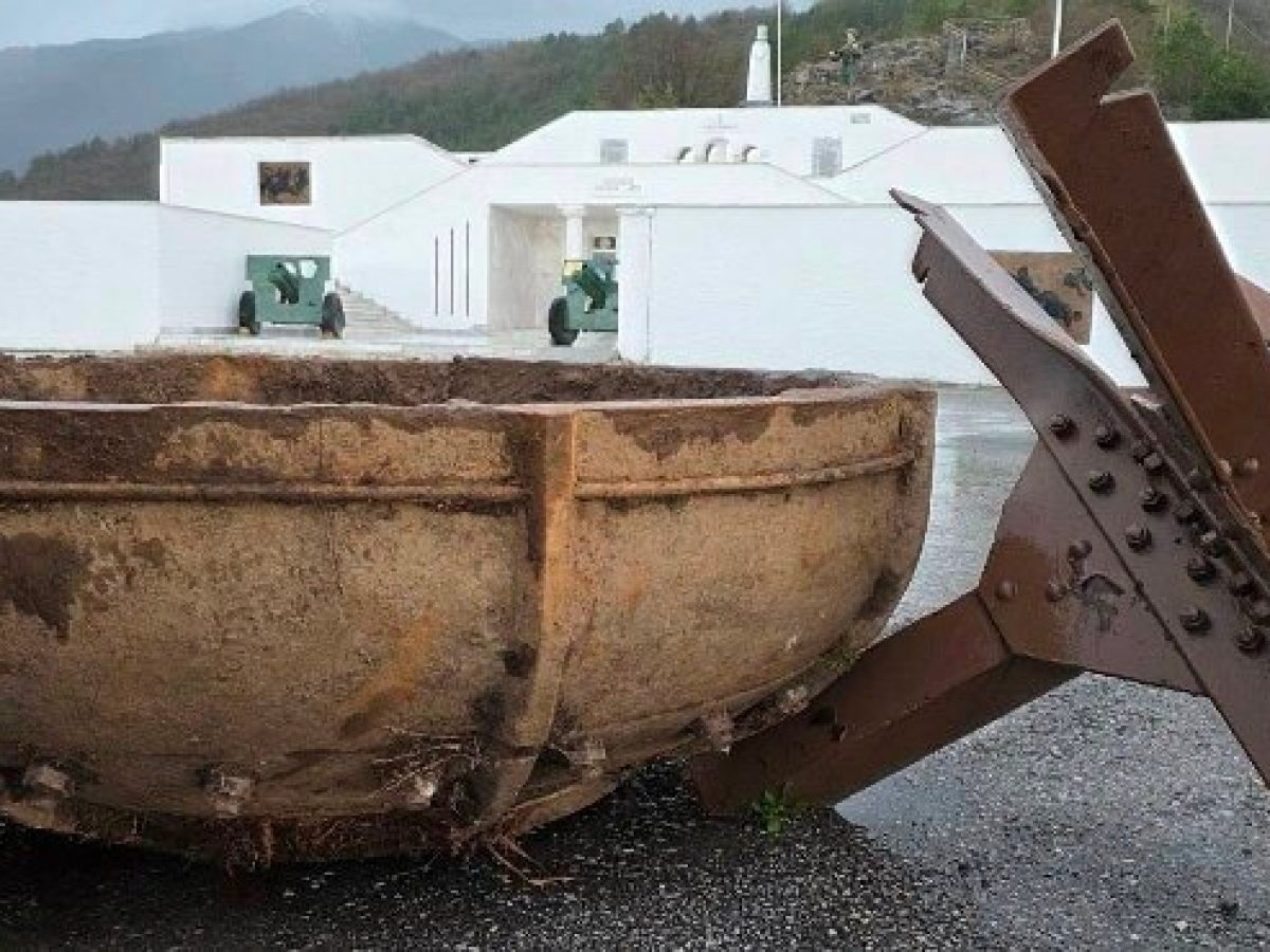 Όταν η ιστορία αποκαλύπτεται από τη διάσωση ενός χαλύβδινου θόλου του Β΄ Παγκοσμίου Πολέμου  Το νέο στοιχείο τοποθετήθηκε στο Οχυρό Λίσσε