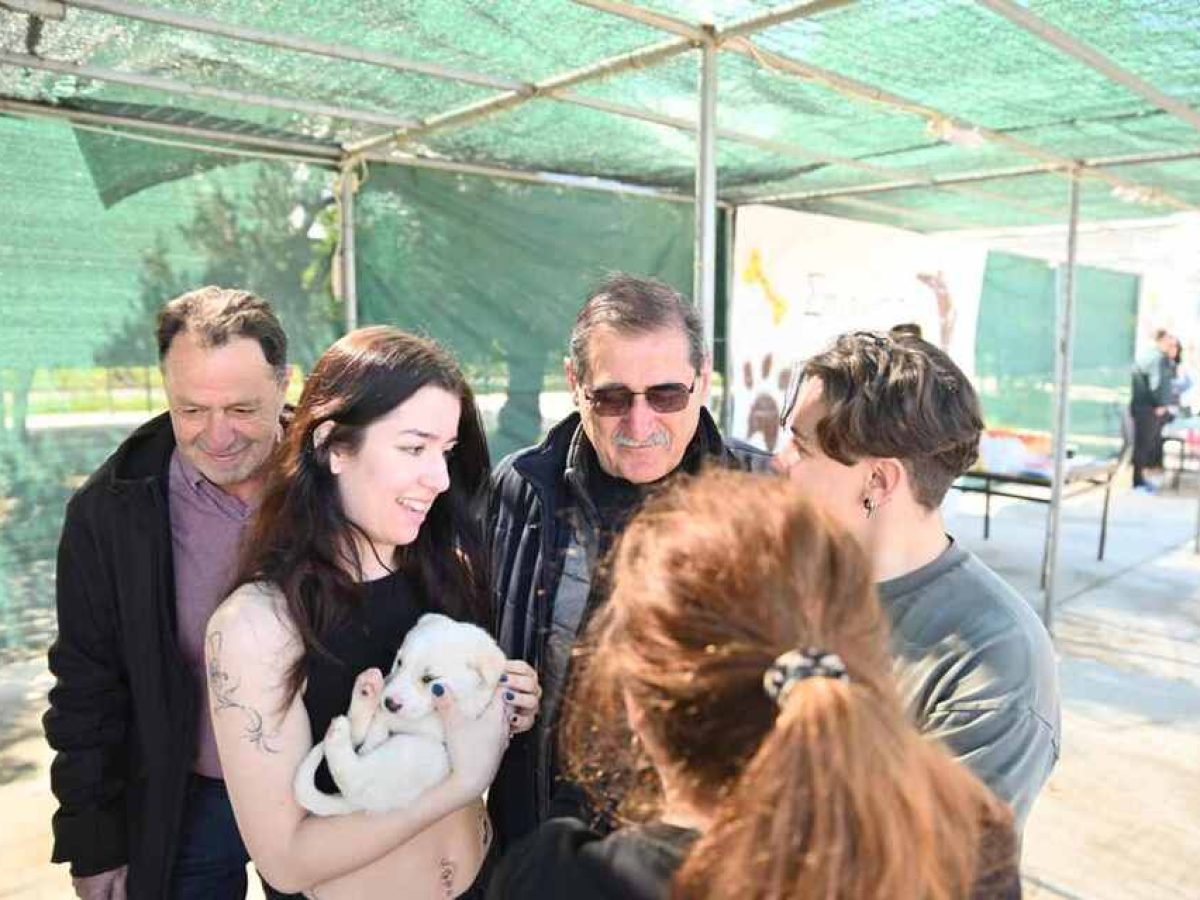 &Pi;&alpha;&gamma;&kappa;ό&sigma;&mu;&iota;&alpha; &Eta;&mu;έ&rho;&alpha; &Alpha;&delta;έ&sigma;&pi;&omicron;&tau;&omega;&nu; &Zeta;ώ&omega;&nu;: &Eta; &gamma;&nu;&omega;&rho;&iota;&mu;ί&alpha; &mu;&epsilon; &tau;&alpha; &mu;&iota;&kappa;&rho;ά &tau;&epsilon;&tau;&rho;ά&pi;&omicron;&delta;&alpha; &kappa;&alpha;&iota; &eta; &epsilon;&upsilon;&kappa;&alpha;&iota;&rho;ί&alpha; &gamma;&iota;&alpha; &upsilon;&iota;&omicron;&theta;&epsilon;&sigma;ί&alpha;