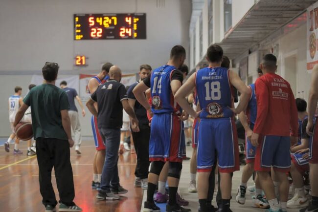 pai-na-grapsi-lampri-selida