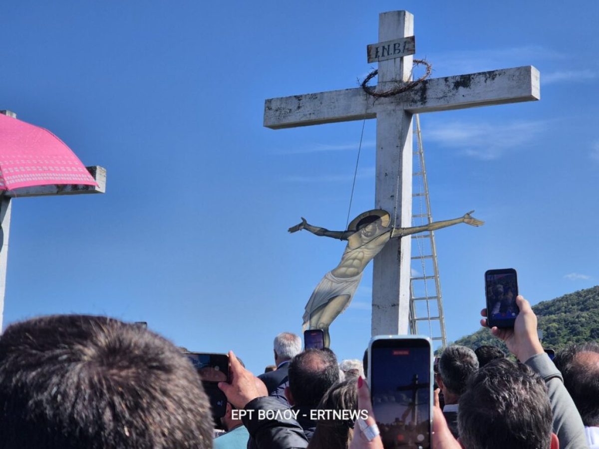 Παναγία Ξενιά: Συγκίνηση και κατάνυξη στην Ακολουθία της Αποκαθήλωσης στον λόφο «Γολγοθά»