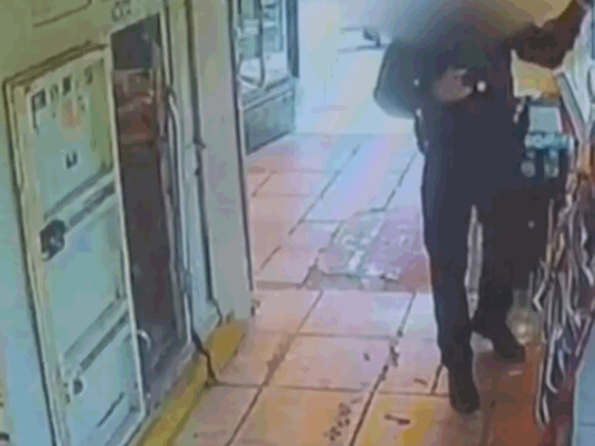 Πανικός στη Νίκαια: Άνδρας εισέβαλε σε νοσοκομείο κρατώντας αεροβόλο – Επέμβαση της αστυνομίας χωρίς τραυματισμούς