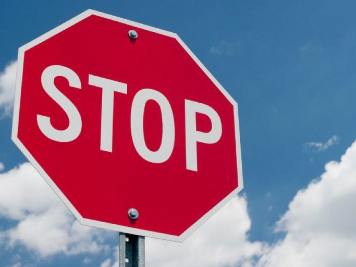 Πανικός στο Ναύπλιο: Οδηγός παραβίασε STOP και κάρφωσε σε διερχόμενο αμάξι