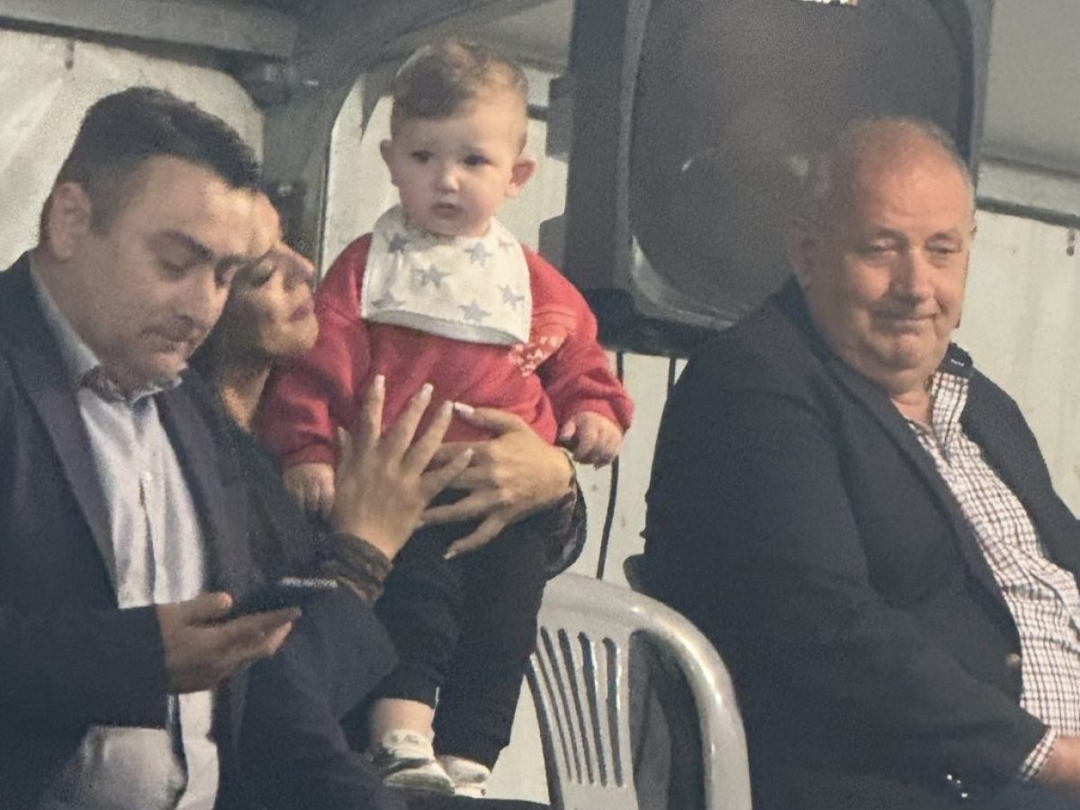 Πανικός στο παζάρι Γόννων με τους Βαγγέλη Πέγιο και Γιώργο Αγγέλη – Ατελείωτο γλέντι με μουσική και χορούς (βίντεο)