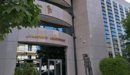 parakolouthiste-zontana-tin-taktiki-sinedriasi