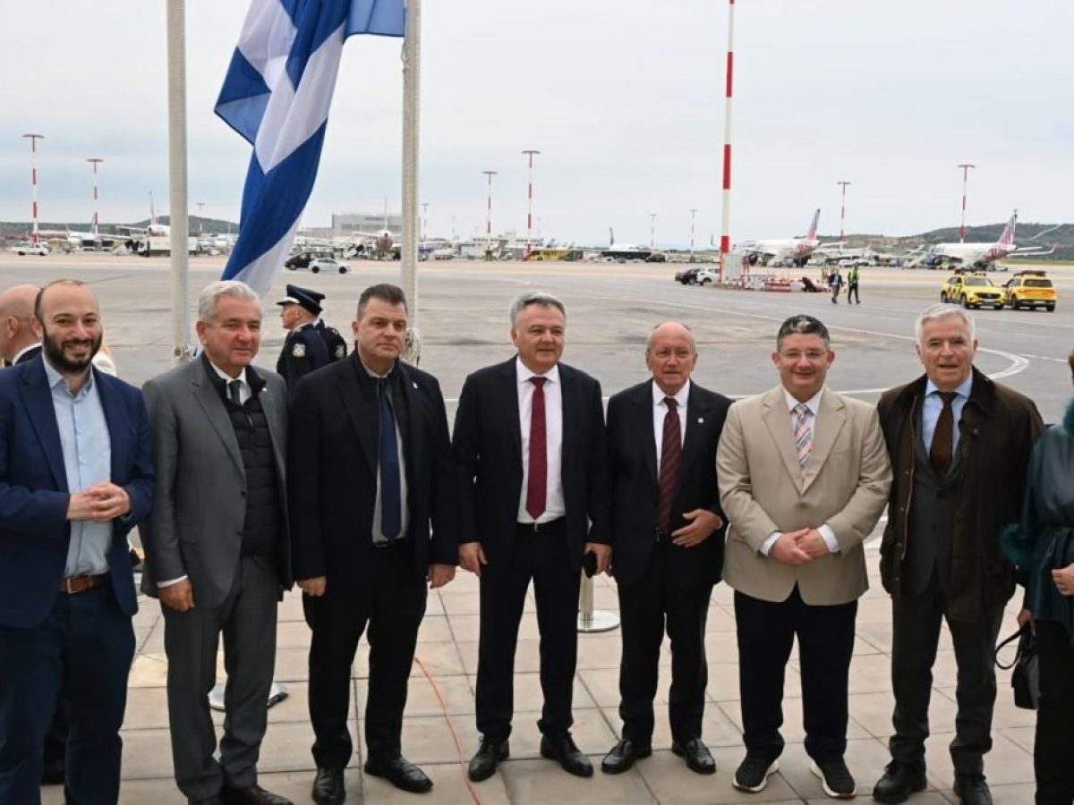 Παραλαβή και Διανομή Αγίου Φωτός από τον Δήμαρχο στις ενορίες του Δήμου Λυκόβρυσης-Πεύκης