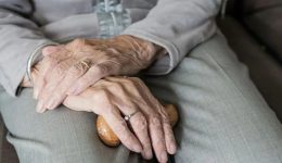 paranomi-domi-filoxenias-ilikiomenon-litourgouse