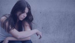 paraplanouse-aniliki-me-antallagma-kokaini-1