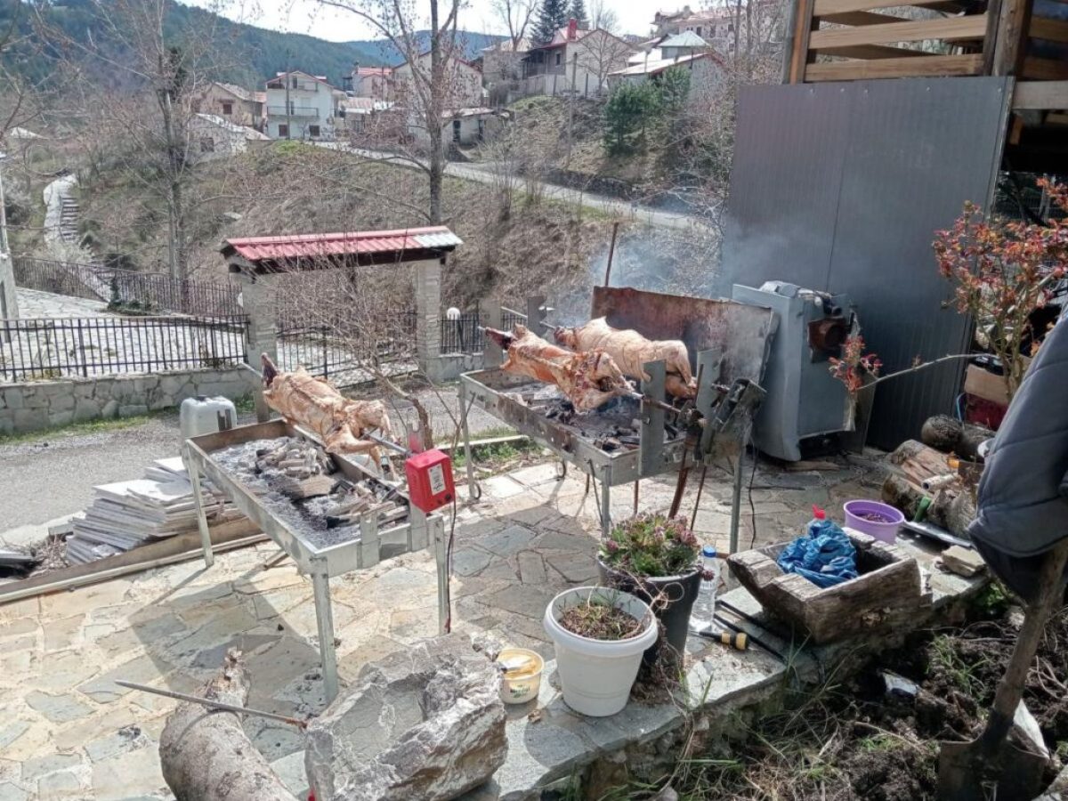 Πάσχα στα «ψηλά»: Οι Βλάχοι άνοιξαν τα σπίτια τους και τα βουνά των Τρικάλων γέμισαν τσίκνα και ζωή!