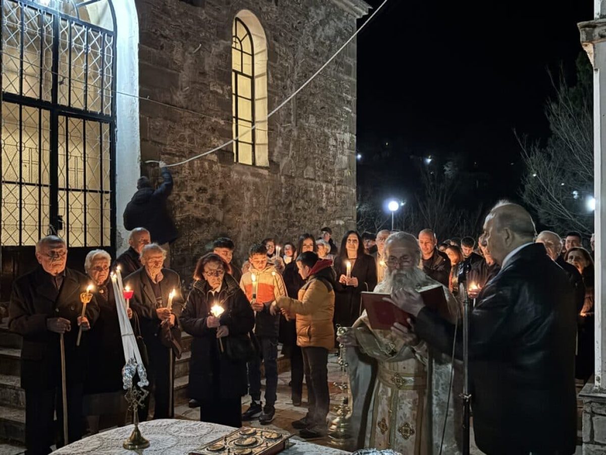 Πάσχα στη Μεσοχώρα: Πλήθος κόσμου σε Επιτάφιο και Ανάσταση
