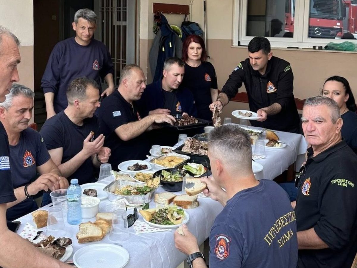 Πάσχα στο καθήκον: Οι πυροσβέστες της Π.Υ. Αγρινίου φύλακες της ζωής, με ένα λιτό πασχαλινό τραπέζι
