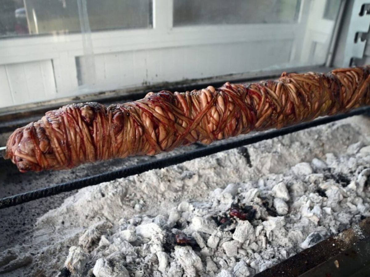 Πάσχα: Τα βασικά μυστικά για πεντανόστιμο κοκορέτσι, μαγειρίτσα και συκωταριά