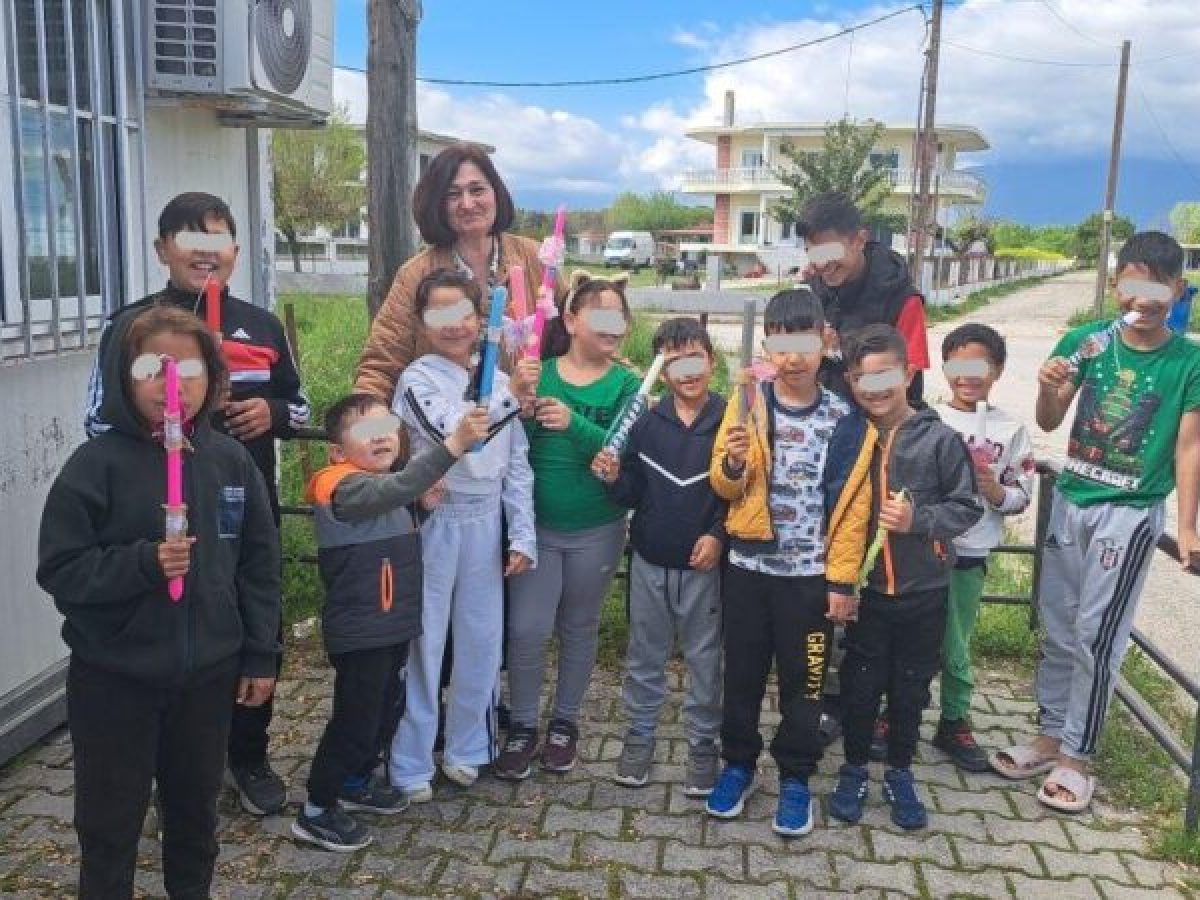 Πασχαλινή γιορτή για τους μικρούς μαθητές των παραρτημάτων Ρομά του Δ. Τρικκαίων