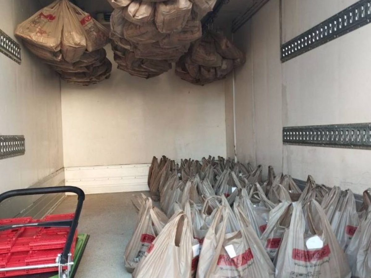 Πασχαλινή προσφορά αγάπης στο Κοινωνικό Παντοπωλείο Αμαρουσίου από το Ι.ΚΤΕΟ ΚΟΜΒΟΣ ΑΜΑΡΟΥΣΙΟΥ και το Κέντρο Κρέατος