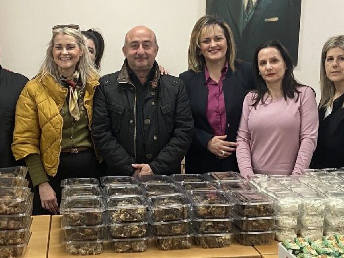 Πασχαλινό τραπέζι και προσφορά από το Κοινωνικό Εστιατόριο του Δήμου Τρικκαίων