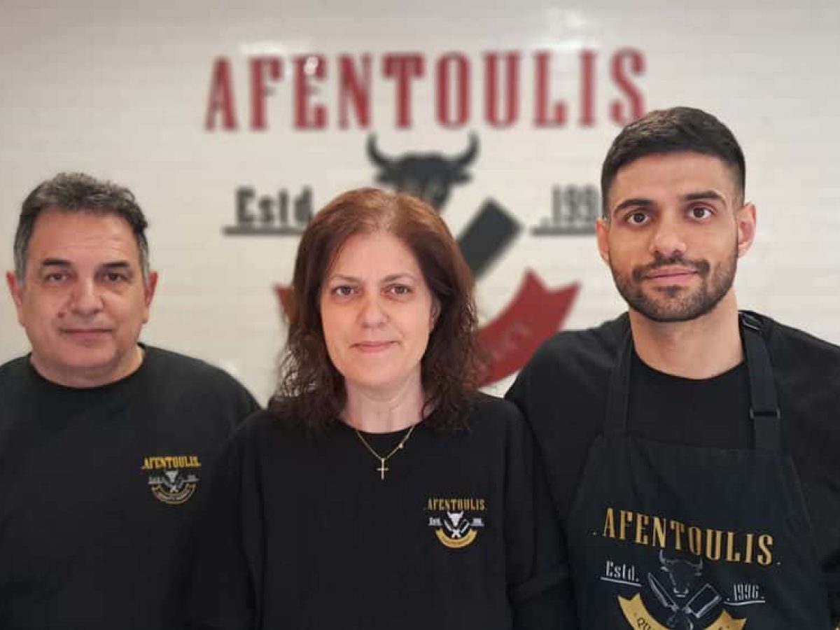 Πασχαλινό τραπέζι με ντόπια αμνοερίφια και χειροποίητα παρασκευάσματα από το Κρεοπωλείο Αφεντούλη και Μιχάλη Τσαγκάρη στην Κάλυμνο. (video)