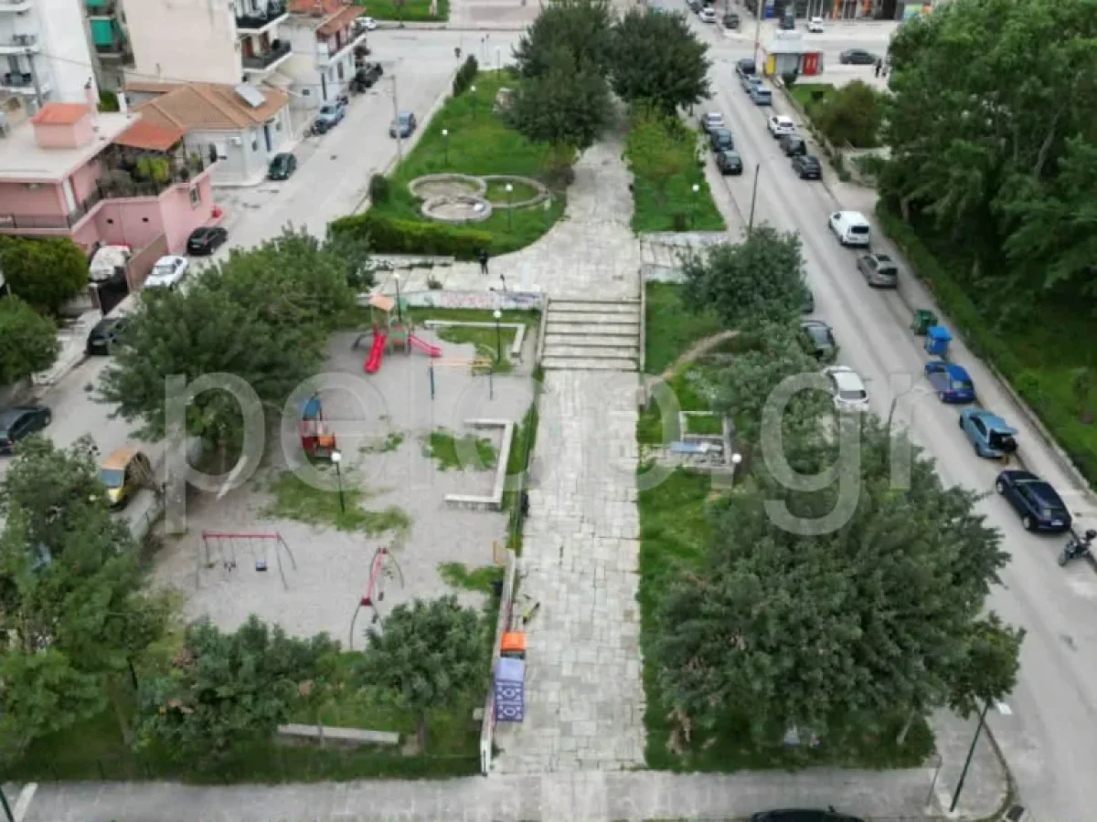 Πάτρα: Η Κύπρου κείται… μακράν – Εγκαταλελειμμένη η πλατεία της Αγυιάς ΦΩΤΟ