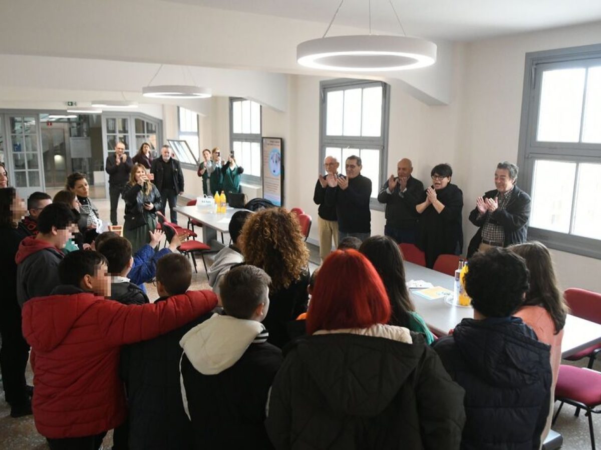 Πάτρα: Μαθητές έψαλαν τα κάλαντα του Λαζάρου στον Δήμαρχο