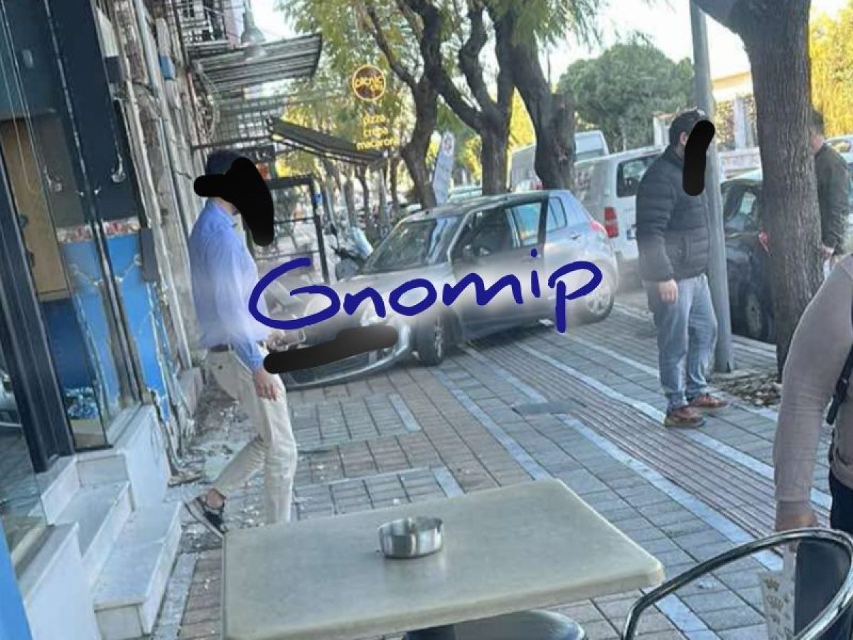 Πάτρα: Το Ι.Χ. εκσφεντονίστηκε στο πεζοδρόμιο επί της Όθωνος Αμαλιας