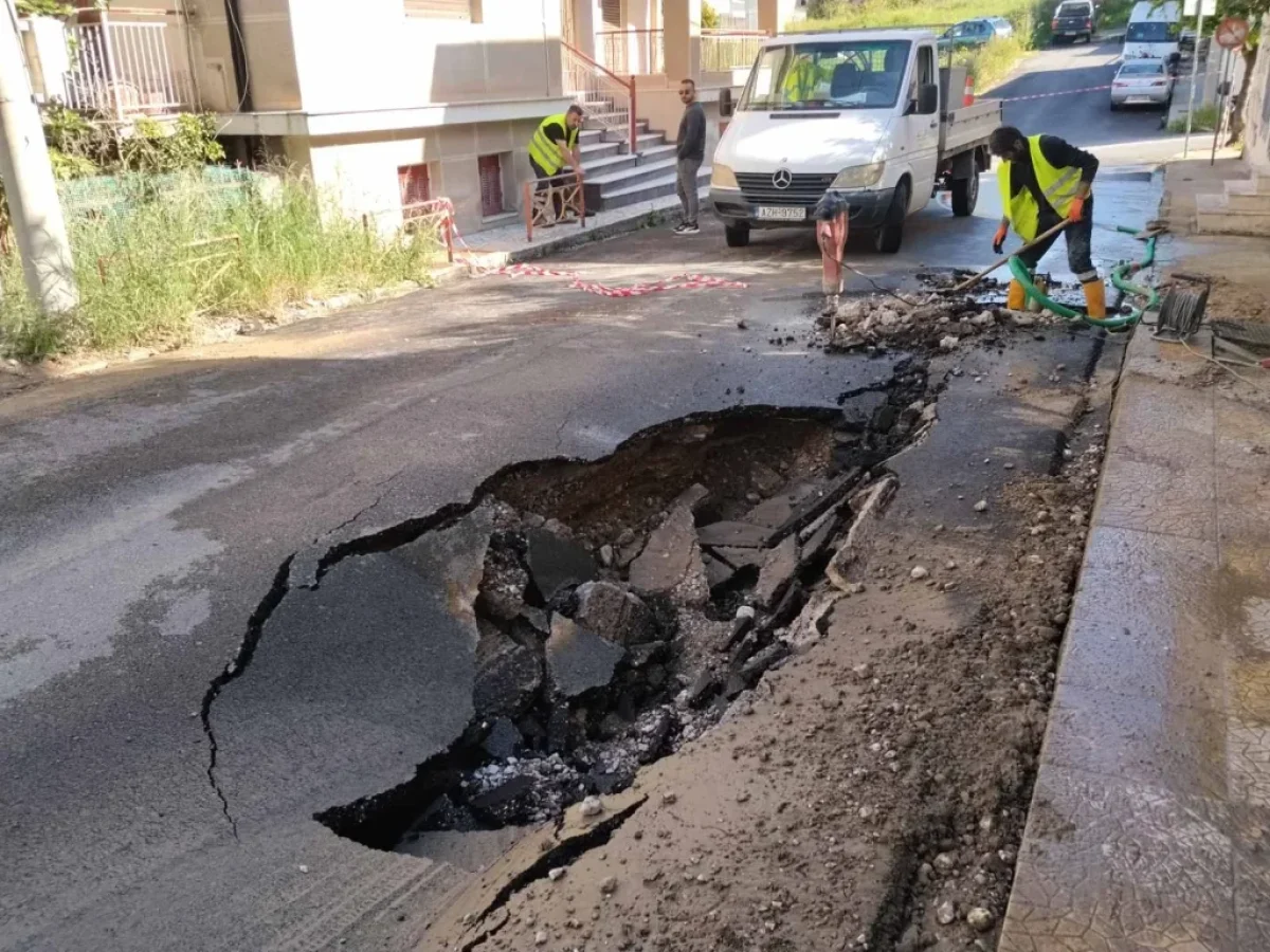 Πάτρα: Ασφαλτος «κατάπιε» απορριμματοφόρο – Το Δασύλλιο δεν είναι το μόνο επικίνδυνο σημείο