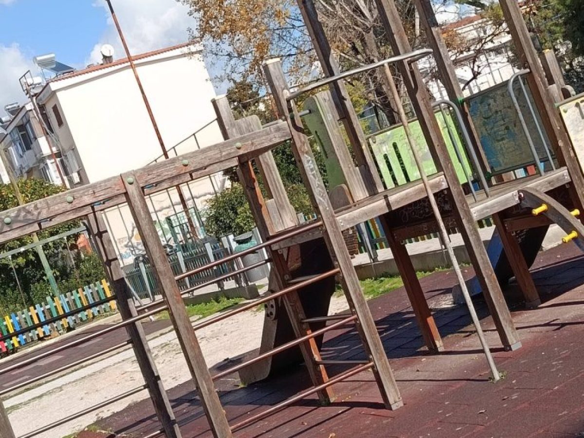 Παιδική Χαρά των Εργατικών Κατοικιών στην Κάτω Κηφισιά…για Παιδιά ενός κατώτερου Θεού!…του Βαγγέλη Αυλήτη.