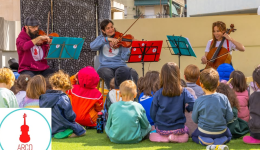 pezoume-mazi-mia-orchistra-genniete