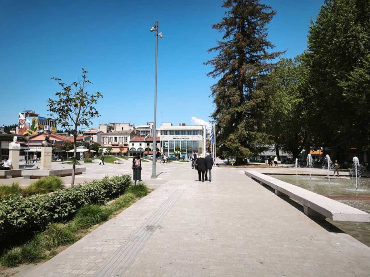 Πλατεία Τρικάλων: Έπεσε παιδί, «προσέχετε τα παιδιά»