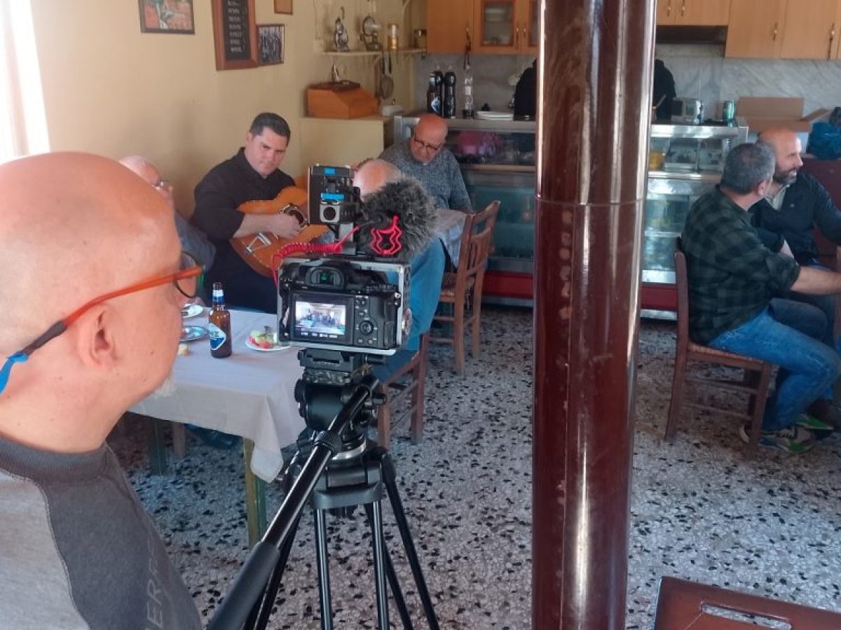 «Πληγωμένα Πουλιά» – Το νέο βιντεοκλίπ του Μανώλη Κατσώνη σε σκηνοθεσία Γιώργου Κωμάκη