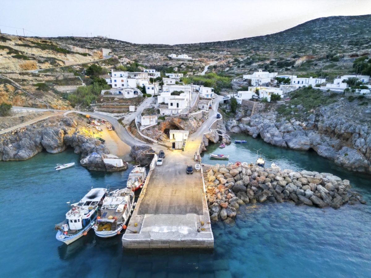 Πλοίο δεν μπόρεσε να «πιάσει» Αντικύθηρα λόγω καιρού