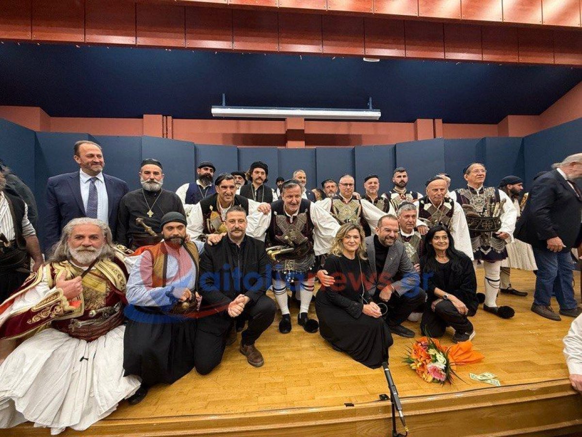 Πλήθος κόσμου η εκδήλωση για τα 200 χρόνια από την Έξοδο στο Μεσολόγγι από το σύλλογο Άη Συμιωτών. Ολόκληρη η εκδήλωση