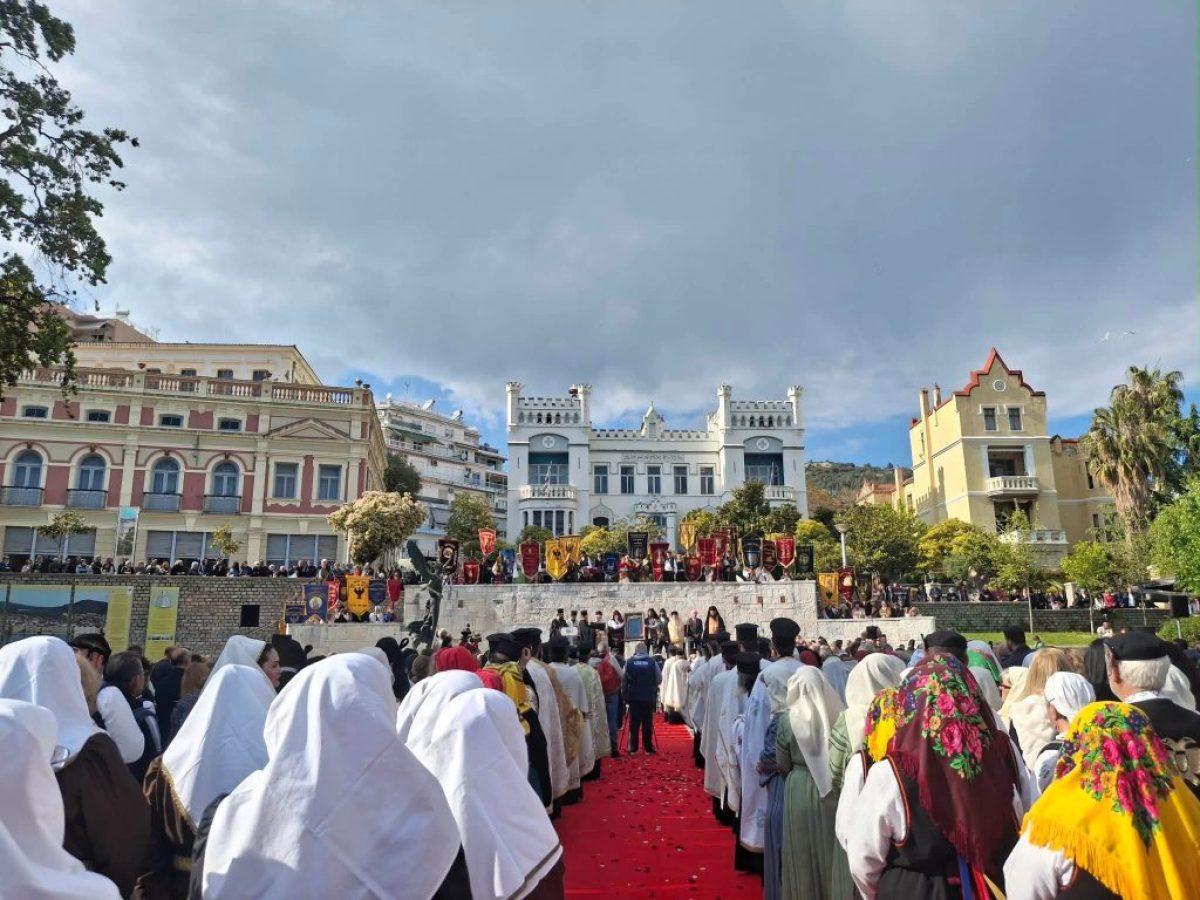 Πλήθος κόσμου υποδέχτηκε στην Καβάλα την εικόνα της Παναγίας Σουμελά