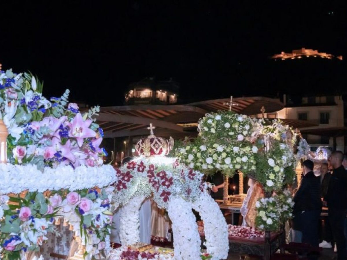 Πλήθος πιστών στο Άργος για τη συγκινητική συνάντηση των πέντε Επιταφίων