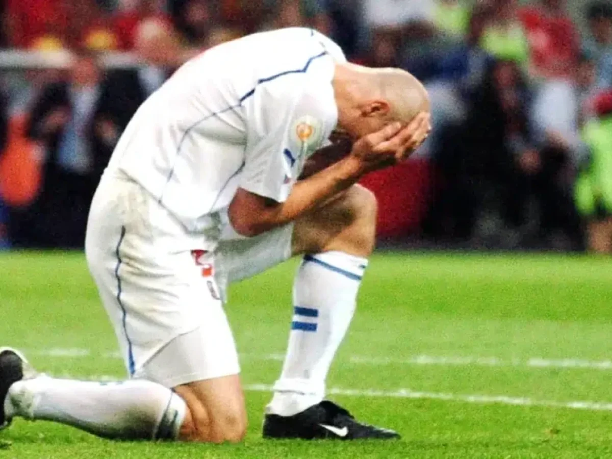 Πριν λίγα χρόνια «τρομοκρατούσε» τις αντίπαλες άμυνες, τώρα δυσκολεύεται να κλωτσήσει τη μπάλα